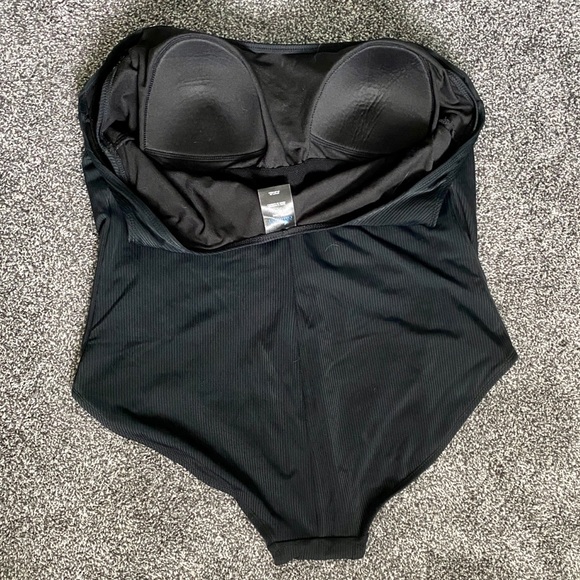 Catalina Black Ribbed One-Piece Swimsuit | Size 1X - Picture 4 of 8